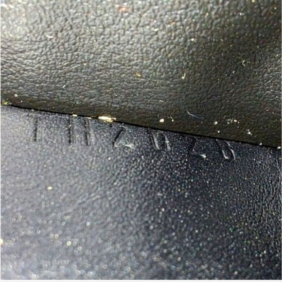 Louis Vuitton Louis Vuitton Suhali Portefeuille Le Favori Wallet LIKE NEW - Picture 13 of 16